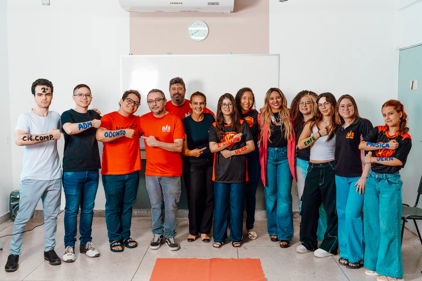 Equipe pedagógica do Over reunida
